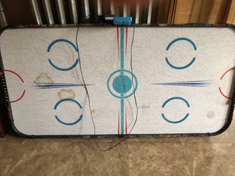 Air hockey table