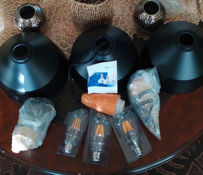 Beautiful 3 Wood Case Light Bulbs With Stand