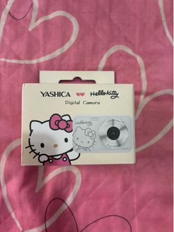 YASHICA x Hello Kitty DZ-100 Digital Camera