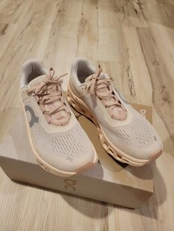 Women On Cloudmonster size 7.5