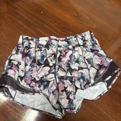 Lululemon Shorts Size 6