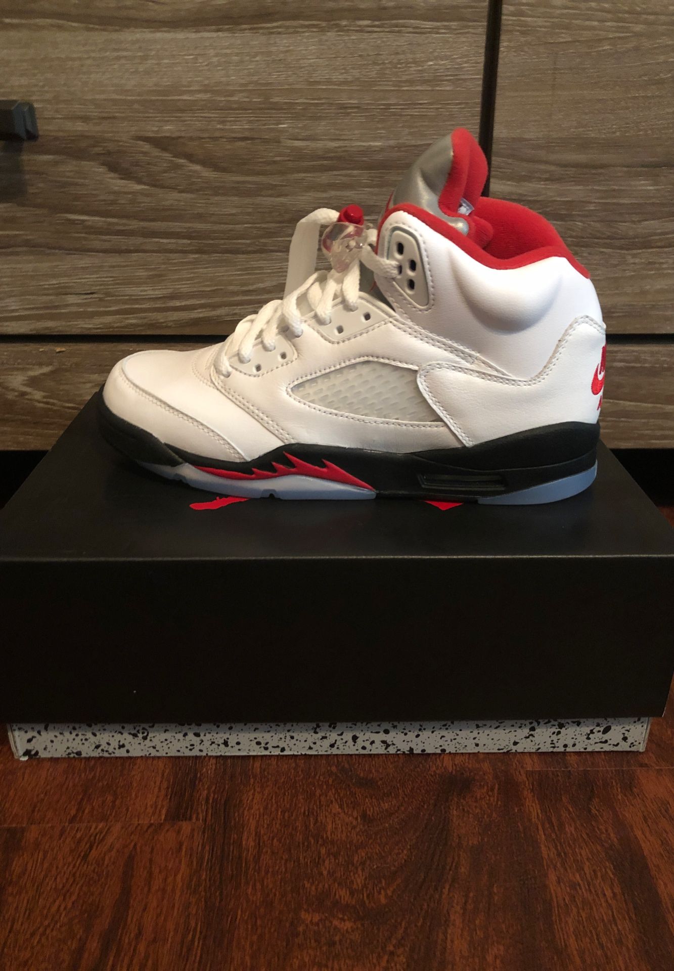 Jordan 5 FIRE RED size 6.5