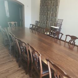 ***Gand Dining Table  and Chairs $800 OBO Deal Of A Lifetime