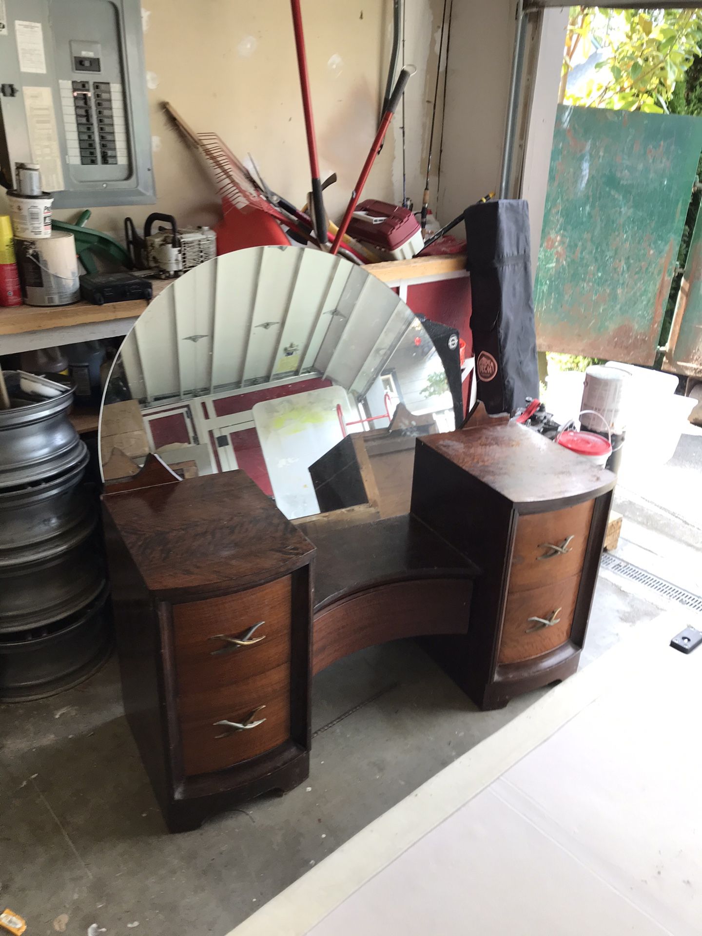 Large antique vanity with round mirror