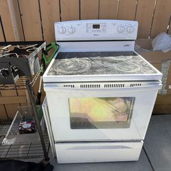 Amana Electric Stove – Works Great