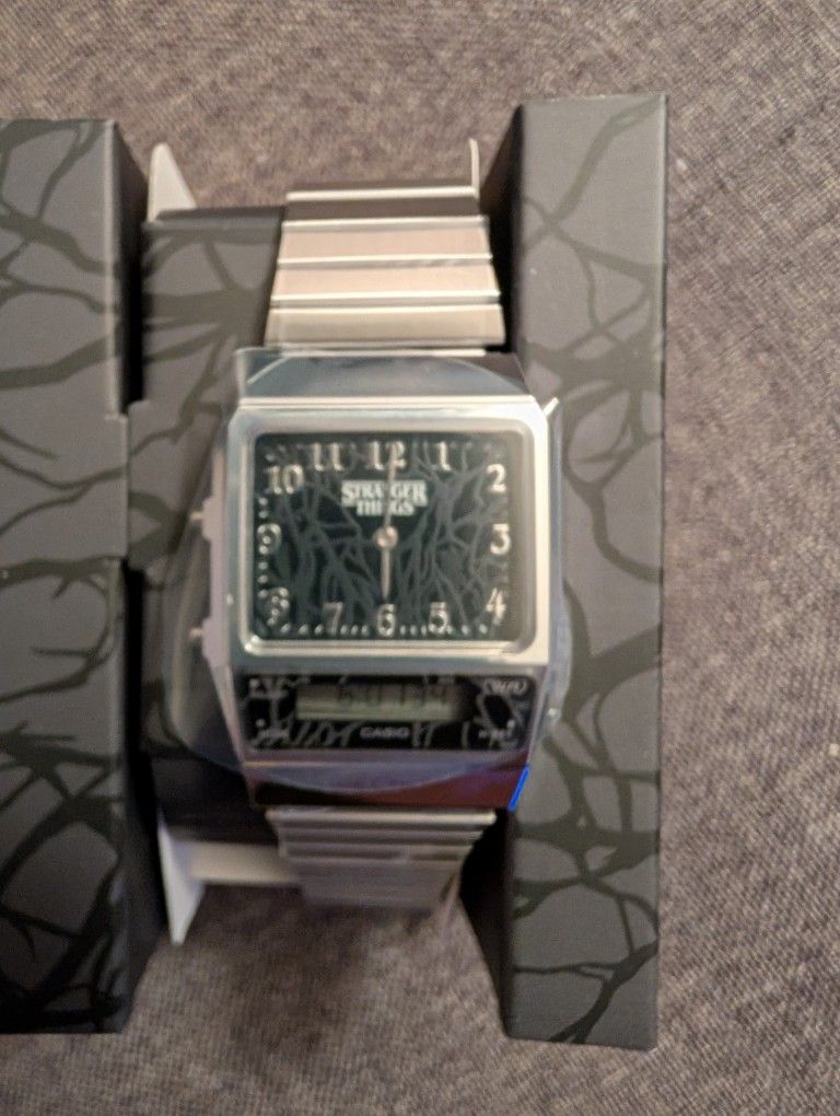 Casio G-Shock stranger things silver AQ-800EST-1AJR brand new in hand Netflix
