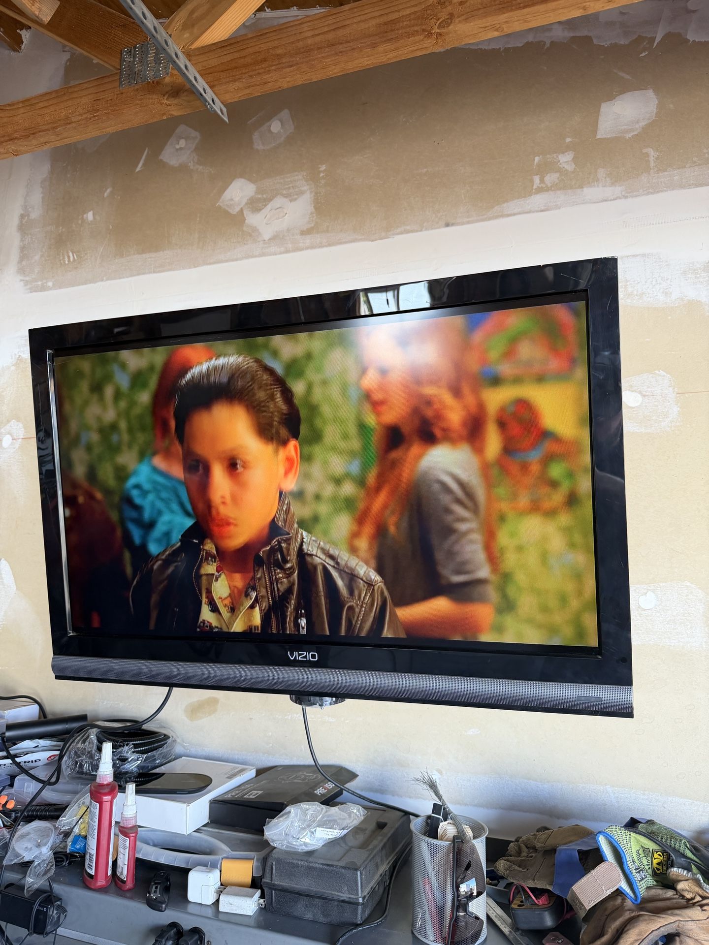 Vizio Tv 39 In With Fully Adjustable Mount