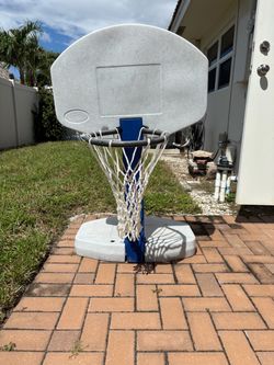 Swimways Pool Basketball hoop and backboard