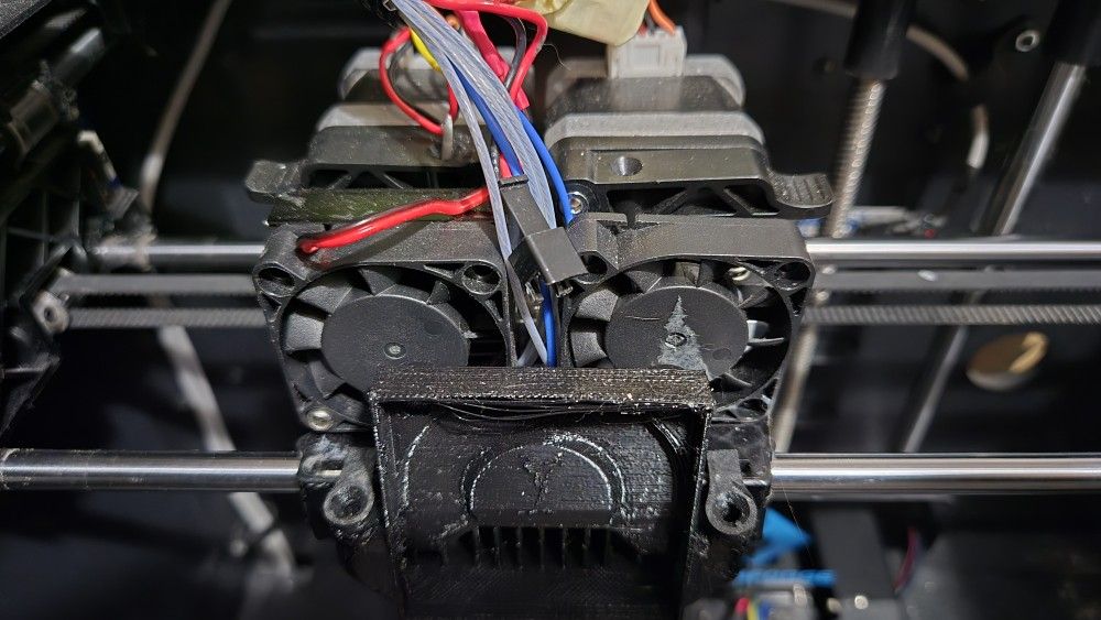 Flashforge Creator Pro, Missing Power Cable And One Of The Extruders Wobbles, Probably Used For High School Robotics Or Something