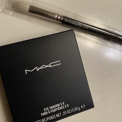 Mac Eyeshadow + Brush