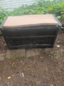Suncast hundred gallon deck box bench the price is firm
