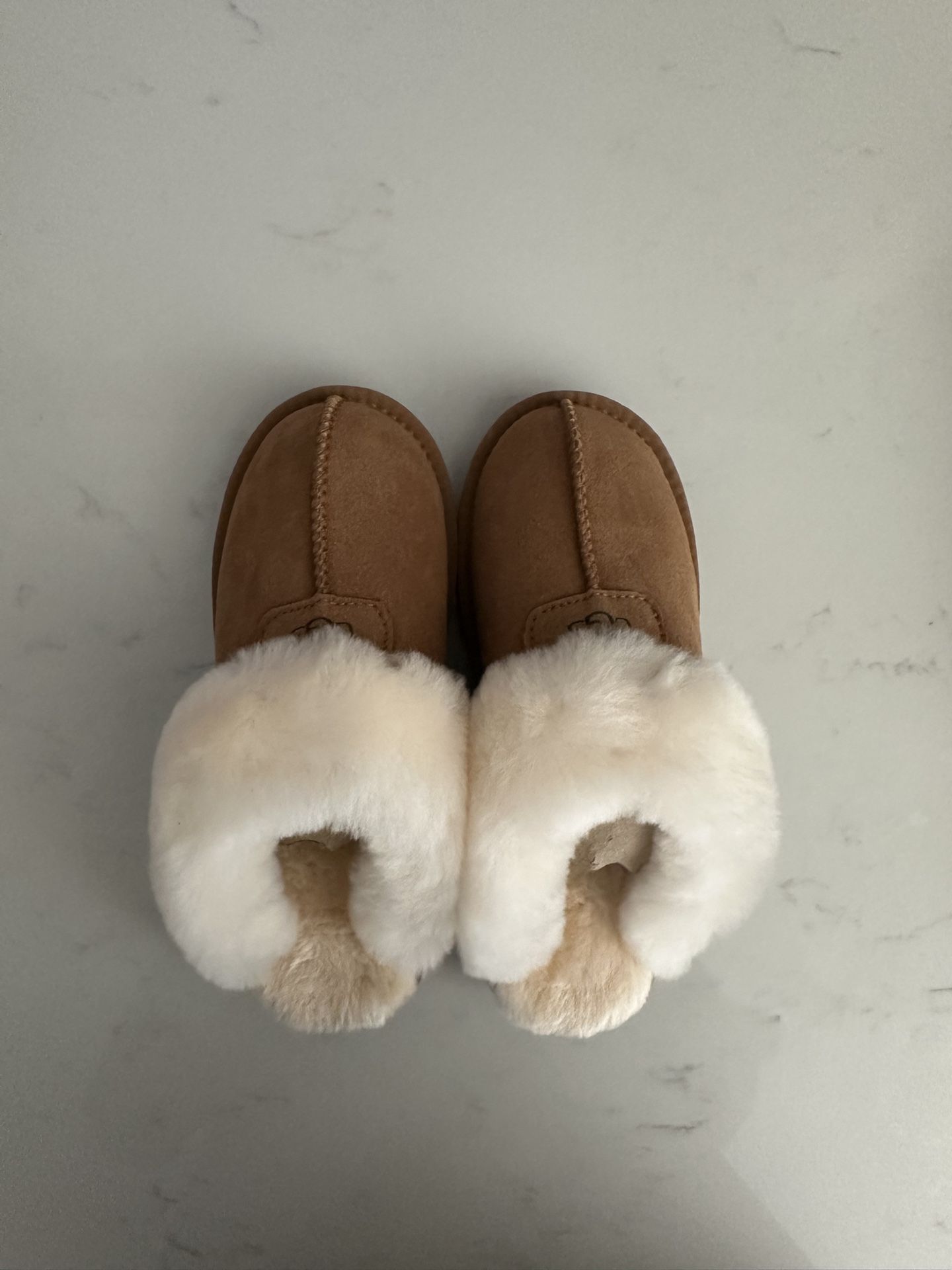 WOMENS UGG SLIPPERS