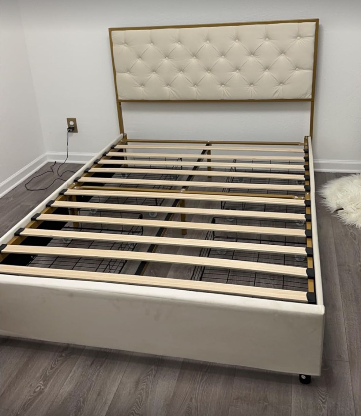 Like New Queen bed No Box Spring Required