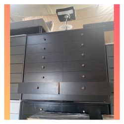 12 drawers dresser/ Twelve drawers dresser