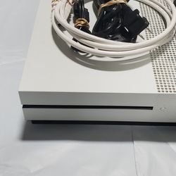 XBOX ONE S WITHE 500GB HDD READY TO USED WITH ALL THE ACCESSORIES AND BOX ▶️🖥▶️🔥💯▶️