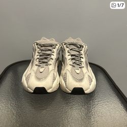 adidas yeezy boost 700 v2 static 9.5