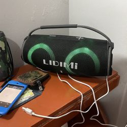 BLUETOOTH SPEAKER LIGHT COLORS CHANGING  