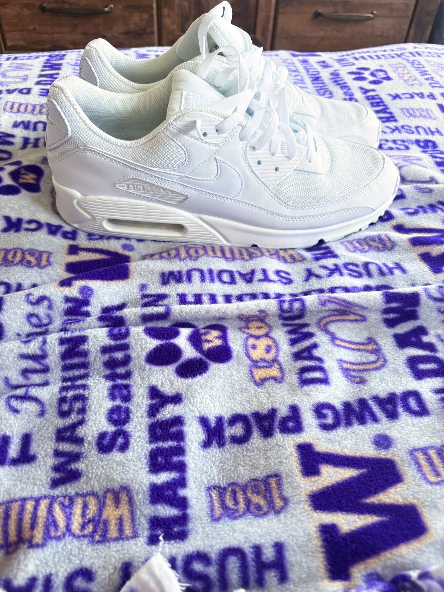 White Nike Air max