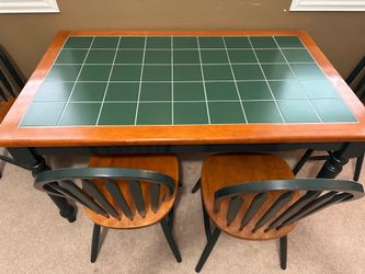 Table with 4 chairs