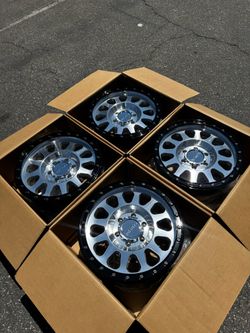 New Method MR315 6x5.5 18” Wheels Machined With Gloss Black Lips