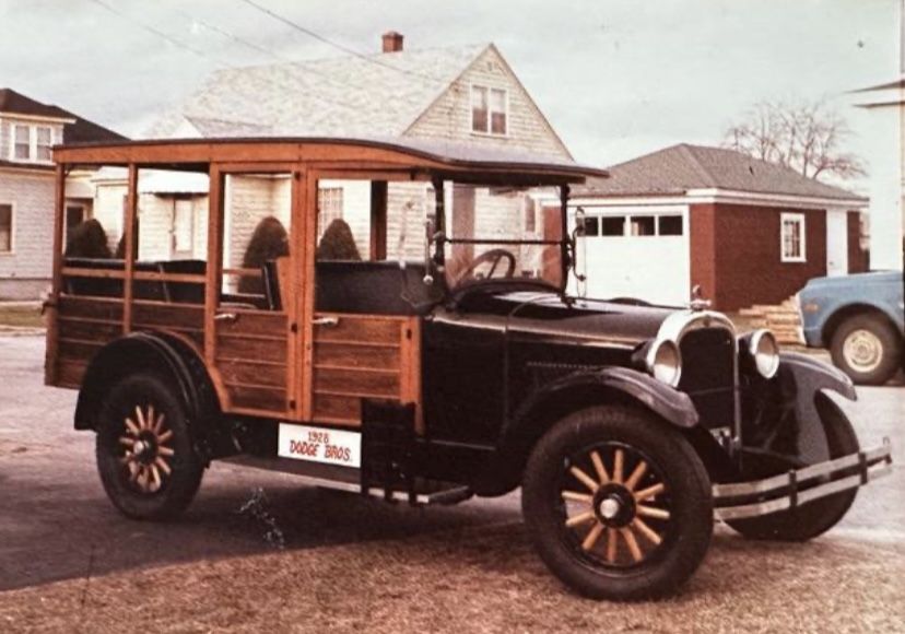 1928 Dodge Brothers depot hack /1931 Oldsmobile cabriolet   