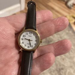 Ladies Timex Indiglo WR30M Wrist Watch.  Needs Battery, It Just Went Dead.