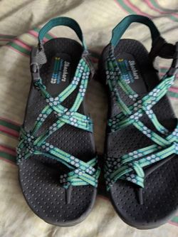 Size 5 women's Sketcher sandals and Converse $22 each or both for $40