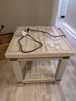 Carynhurst End Table Ashley furniture side table USB plugs power