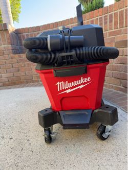 Milwaukee m18 6 gallon Wet/Dry Vacuum with Hose and Wheels