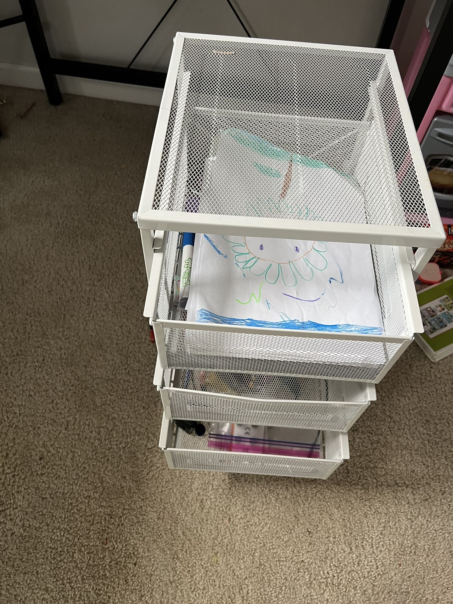 Stationary holder with 3 drawers