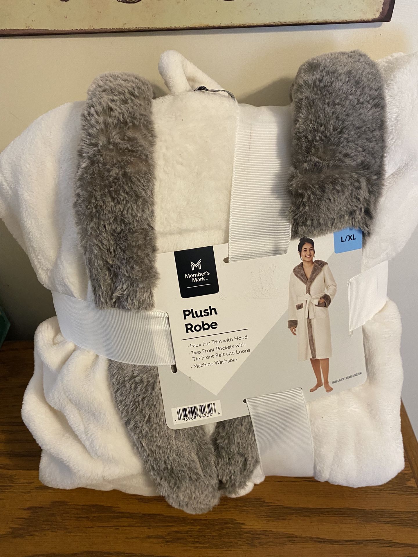 New With Tags Plush Robe With Hood Size L/XL