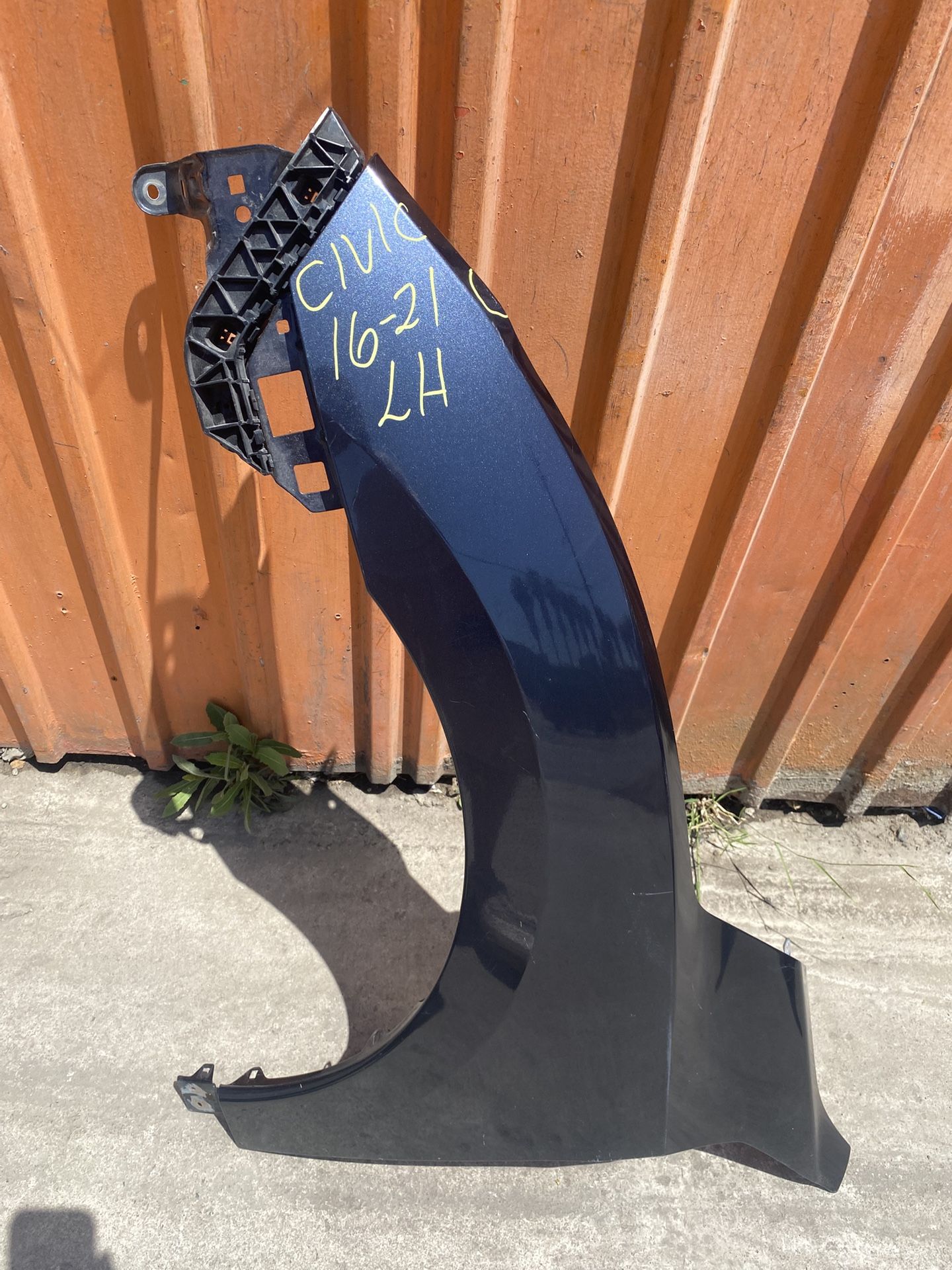 Honda Civic Fender Left Driving Side. OEM. 2016-2017-2018-2019-2020-2021. Good condition.