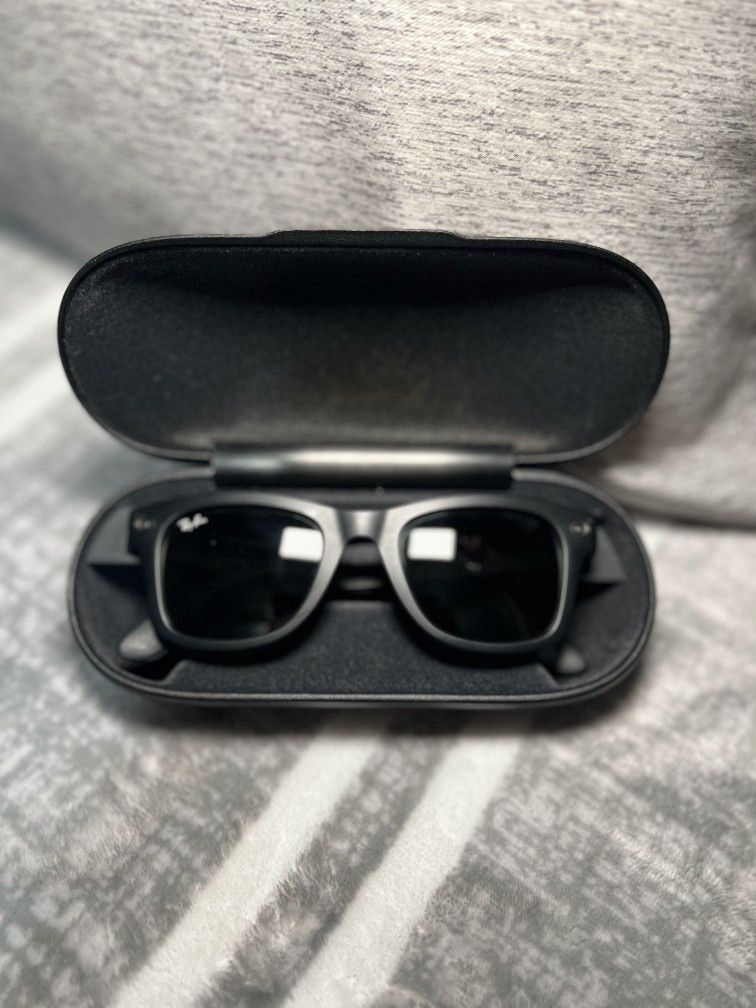 Ray-Ban Meta Glasses Built In Camera