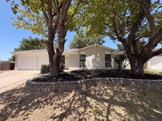 Unit 104 | 3 bd | 2 ba | 1288 sqft 6601 Oaklawn Dr
Watauga, TX 76148