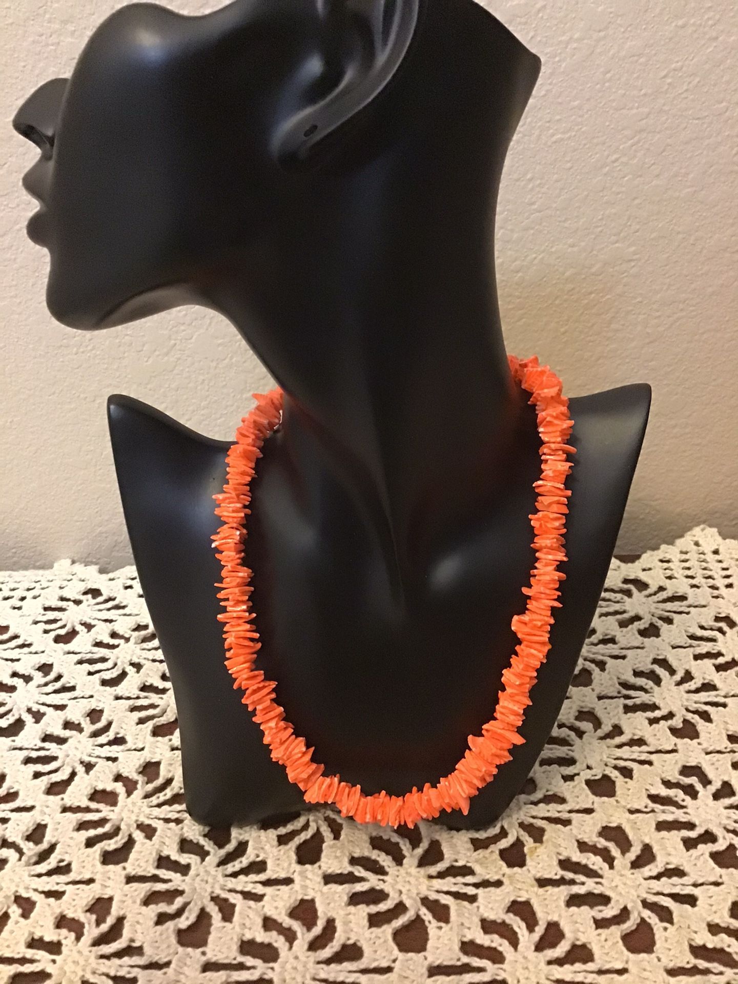 Vintage Orange Shell Chip Necklace. Like New. 18”