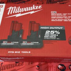 Milwaukee M12 12V Lithium-Ion XC High Output 5.0 Ah Battery Pack (2-Pack) Starter Kit with Charger