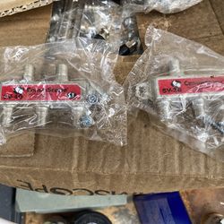 TENGO 2 CAJAS 1 DE CADS UNA $30 POR LAS 2