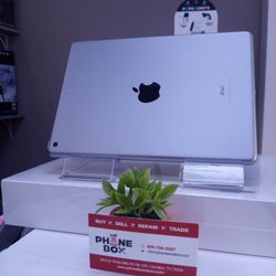 iPad 6th Generation 32 GB Great Condition