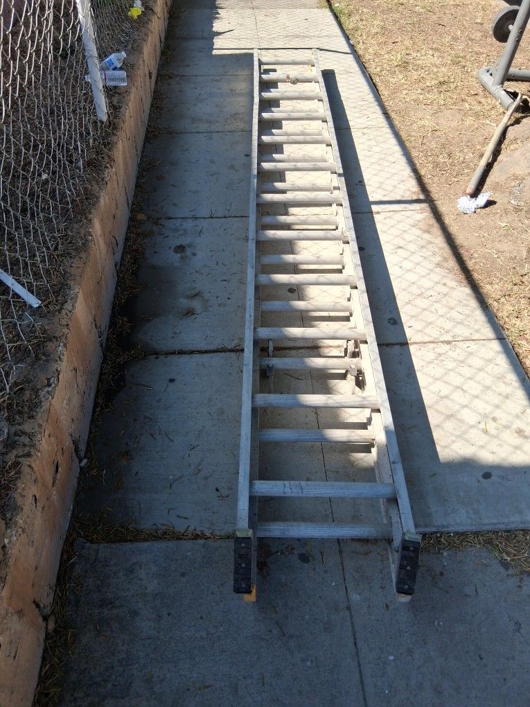 24ft Aluminun Extension Ladder