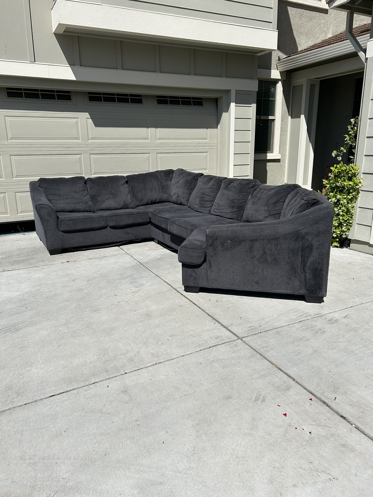 Beautiful Dark Grey Sectional With FREE DELIVERY
