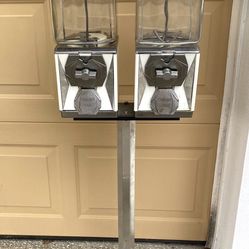Two Head Beaver Gumball Machine On Stand