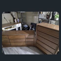 Nice Dresser , Set
