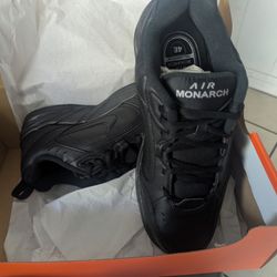 Nike Air Monarch