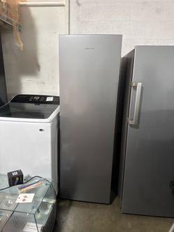 Hisense 10.2 cu. ft. Garage Ready Frost Free Convertible Upright