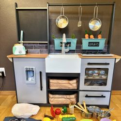 KidKraft Play Kitchen With Food & Accessories