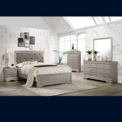 Super Deal 
4 Pcs Bedroom Set 
Includes Bed, 1 Night Stand, Dresser & Mirror
Silver Or Black
Diamond Knobs 
Velvet Headboard On Black
Faux Leather On 