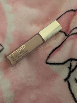 LIKE NEW ESTEE LAUDER CONCEALER