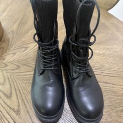 Womens boots size 7