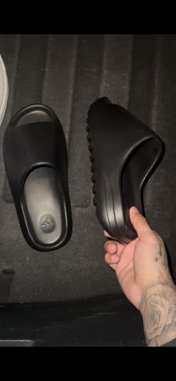 Men’s Yeezy Slides 