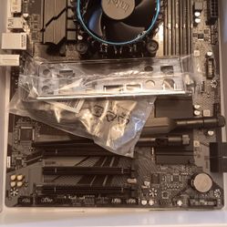 i3-12100F + Gigabyte B660 DS3H DDR4 AC Bundle –